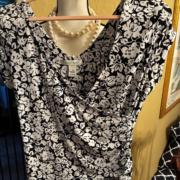 Whtie House Black Market Polyester Top - Ruched at the Side - Sz M - Picture 2 of 7